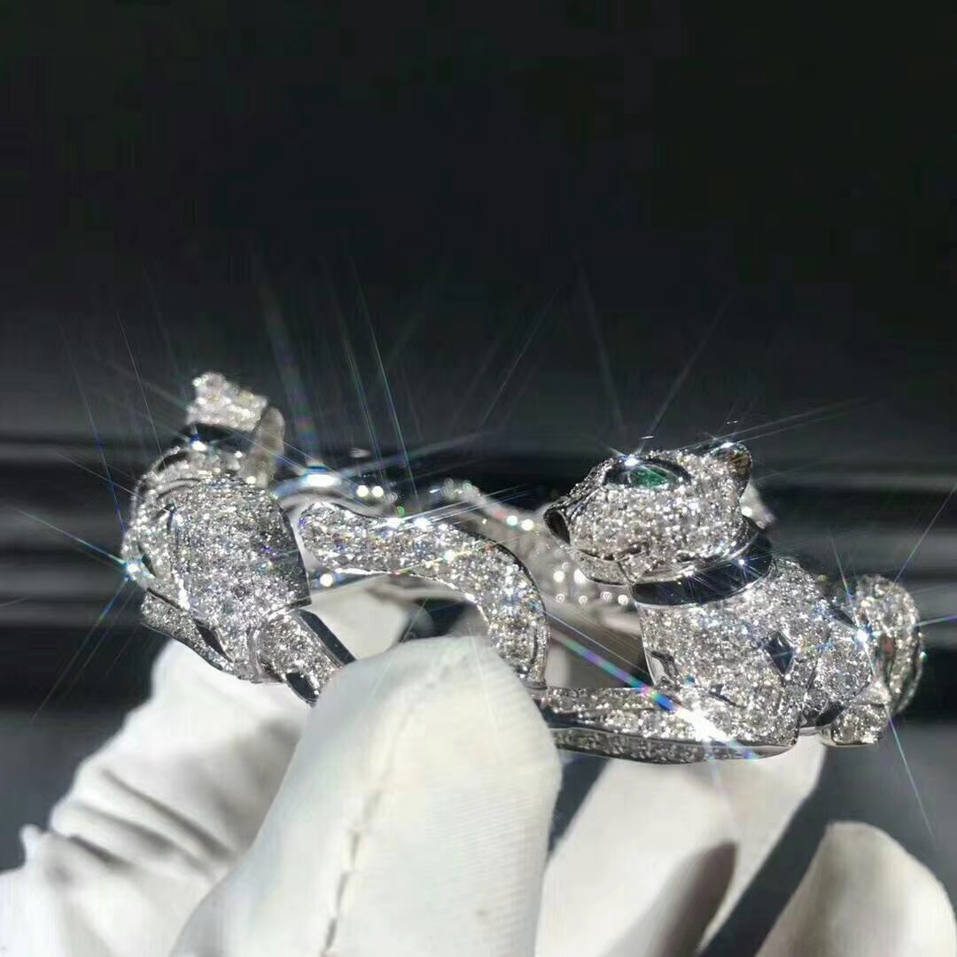 Custom Made 18k White Gold 9.25ct Diamond Emeralds Onyx Panthere de Cartier Bracelet