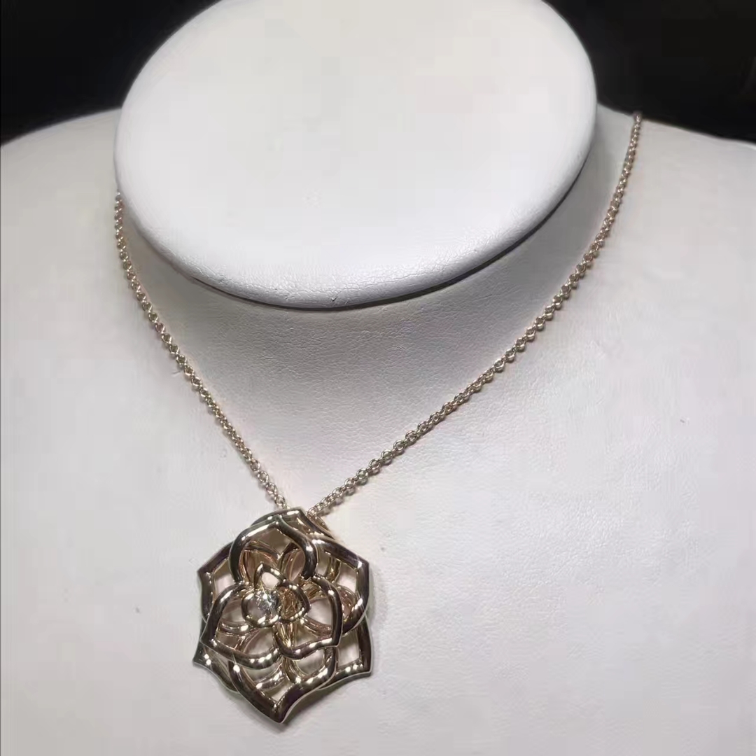 Piaget Rose Pendant in 18K Rose Gold with a 0.13ct Diamond G33U0970