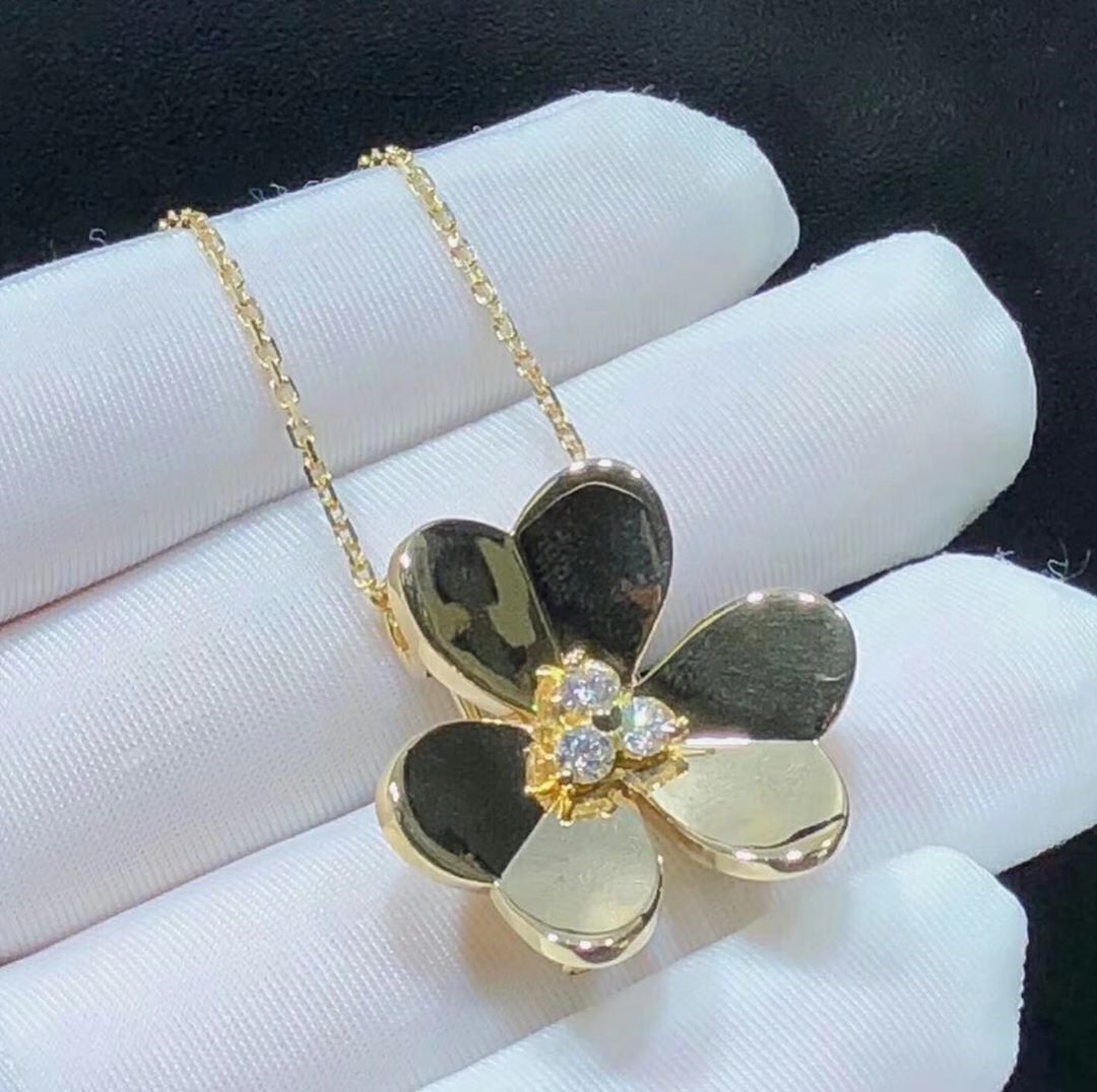 VCA 18K Yellow Gold Very Large Model Frivole 3 Diamond Clip Pendant VCARC96800
